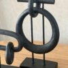 ⁦דקורציה חישוקים שחור מט על מעמד⁩ – תמונה ⁦2⁩