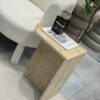 ⁦שולחן צד "אבן" חולי⁩ – תמונה ⁦2⁩